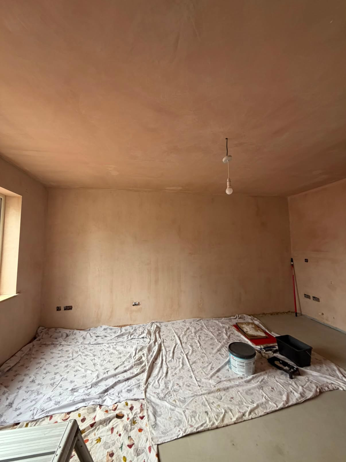 Bedroom walls and ceiling skimmed in a single visit